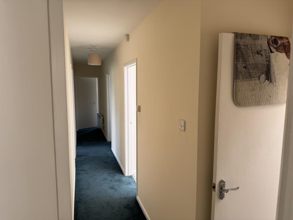 Lot: 152 - TWO-BEDROOM TOWN CENTRE FLAT FOR INVESTMENT OR OWNER OCCUPATION - Landing with carpet and doors to rooms